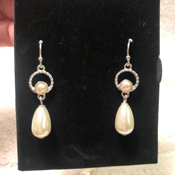 Avon Merryl 3 Piece Gift Set - Silver & Pearl Necklace Bracelet & Earrings - Picture 6 of 16